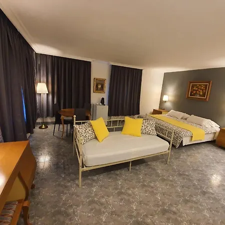 Volcanic Rural Mas La Garrinada Country house
